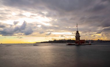 Maiden 's Tower, Nd 10 dur filtresi ile uzun süre fotoğraflandı, fantastik görüntüler elde edildi, artık Maiden' s Tower yok, fotoğraflar arşiv..