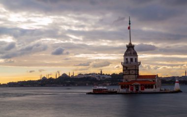 Maiden 's Tower, Nd 10 dur filtresi ile uzun süre fotoğraflandı, fantastik görüntüler elde edildi, artık Maiden' s Tower yok, fotoğraflar arşiv..