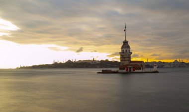 Maiden 's Tower, Nd 10 dur filtresi ile uzun süre fotoğraflandı, fantastik görüntüler elde edildi, artık Maiden' s Tower yok, fotoğraflar arşiv..