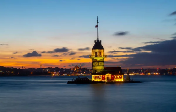 Istanbul Turkiet Twilight Natursköna Solnedgång Bosporen Med Berömda Jungfrutornet Kiz — Stockfoto