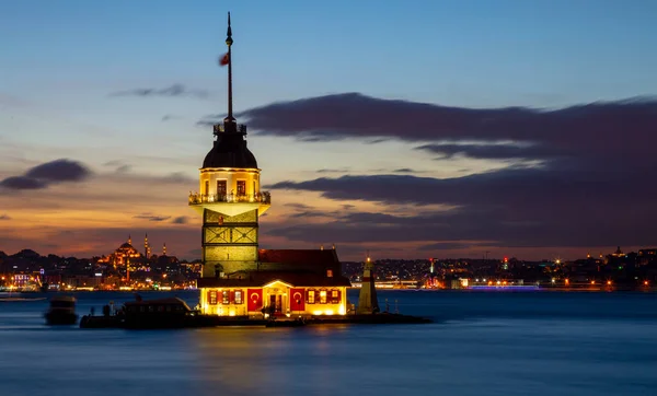 Istambul Turquia Crepúsculo Pôr Sol Cênico Bósforo Com Famosa Torre — Fotografia de Stock