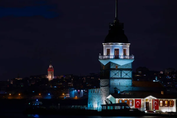 Istambul Turquia Crepúsculo Pôr Sol Cênico Bósforo Com Famosa Torre — Fotografia de Stock