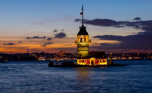 Estambul Turquía Crepúsculo Pintoresco Atardecer Bósforo Con Famosa Torre Doncella — Foto de Stock