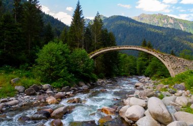 Rize 'deki eski taş köprüler