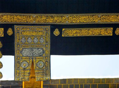 Kabe, Mekke, Suudi Arabistan 'ın kapıları ve detayları.