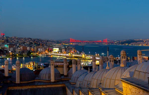 Istanbul Bosphorus Tramonto Incredibile Paesaggio Suleymaniye Serata Silhouette Piroscafo Cupola — Foto Stock