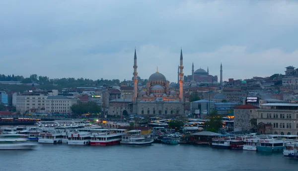 Новая Мечеть Yeni Cami Стамбул Турция — стоковое фото