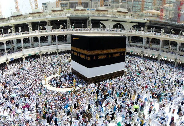 Eine Pilgerschar Umrundet Tawaf Kaaba — Stockfoto