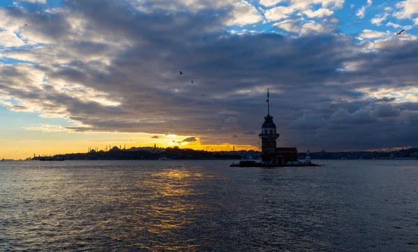 Κωνσταντινούπολη Τουρκία Ηλιοβασίλεμα Πάνω Από Τον Βόσπορο Διάσημο Σύμβολο Πύργος — Φωτογραφία Αρχείου