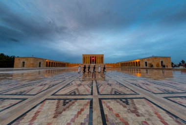 Anitkabir, Türkiye Cumhuriyeti 'nin kurucusu Mustafa Kemal Atatürk' ün mozolesidir. Anitkabir, Türk halkının sık sık ziyaret ettiği tarihi yerlerden biri..