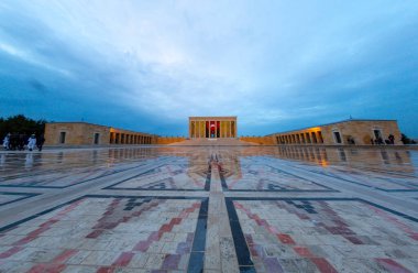 Anitkabir, Türkiye Cumhuriyeti 'nin kurucusu Mustafa Kemal Atatürk' ün mozolesidir. Anitkabir, Türk halkının sık sık ziyaret ettiği tarihi yerlerden biri..