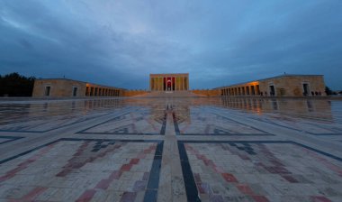 Anitkabir, Türkiye Cumhuriyeti 'nin kurucusu Mustafa Kemal Atatürk' ün mozolesidir. Anitkabir, Türk halkının sık sık ziyaret ettiği tarihi yerlerden biri..