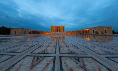 Anitkabir, Türkiye Cumhuriyeti 'nin kurucusu Mustafa Kemal Atatürk' ün mozolesidir. Anitkabir, Türk halkının sık sık ziyaret ettiği tarihi yerlerden biri..