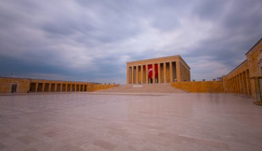 Anitkabir, Türkiye Cumhuriyeti 'nin kurucusu Mustafa Kemal Atatürk' ün mozolesidir. Anitkabir, Türk halkının sık sık ziyaret ettiği tarihi yerlerden biri..