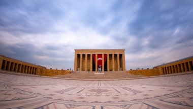 Anitkabir, Türkiye Cumhuriyeti 'nin kurucusu Mustafa Kemal Atatürk' ün mozolesidir. Anitkabir, Türk halkının sık sık ziyaret ettiği tarihi yerlerden biri..