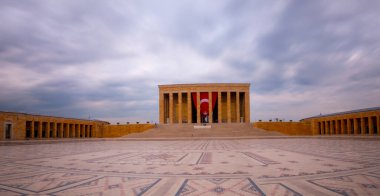 Anitkabir, Türkiye Cumhuriyeti 'nin kurucusu Mustafa Kemal Atatürk' ün mozolesidir. Anitkabir, Türk halkının sık sık ziyaret ettiği tarihi yerlerden biri..