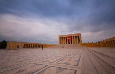 Anitkabir, Türkiye Cumhuriyeti 'nin kurucusu Mustafa Kemal Atatürk' ün mozolesidir. Anitkabir, Türk halkının sık sık ziyaret ettiği tarihi yerlerden biri..