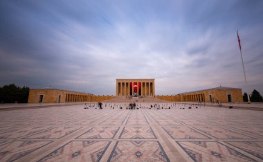 Anitkabir, Türkiye Cumhuriyeti 'nin kurucusu Mustafa Kemal Atatürk' ün mozolesidir. Anitkabir, Türk halkının sık sık ziyaret ettiği tarihi yerlerden biri..