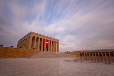Anitkabir, Türkiye Cumhuriyeti 'nin kurucusu Mustafa Kemal Atatürk' ün mozolesidir. Anitkabir, Türk halkının sık sık ziyaret ettiği tarihi yerlerden biri..