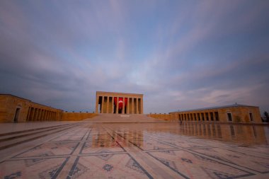 Anitkabir, Türkiye Cumhuriyeti 'nin kurucusu Mustafa Kemal Atatürk' ün mozolesidir. Anitkabir, Türk halkının sık sık ziyaret ettiği tarihi yerlerden biri..