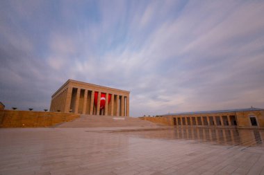 Anitkabir, Türkiye Cumhuriyeti 'nin kurucusu Mustafa Kemal Atatürk' ün mozolesidir. Anitkabir, Türk halkının sık sık ziyaret ettiği tarihi yerlerden biri..