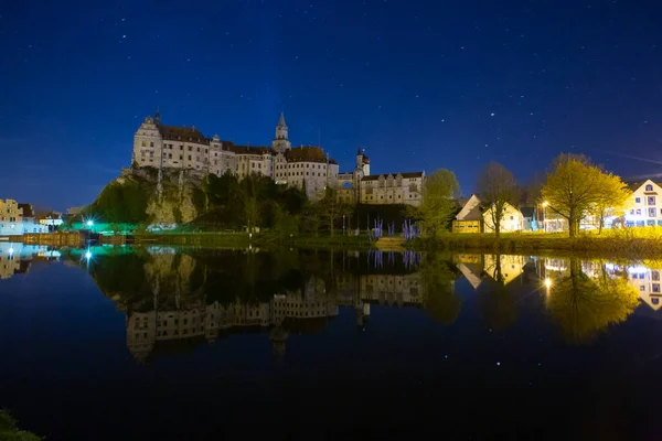 Sigmaringen Alemanha Baden Wurttemberg Castelo Real Sigmaringen Rocha Sobre Margens — Fotografia de Stock