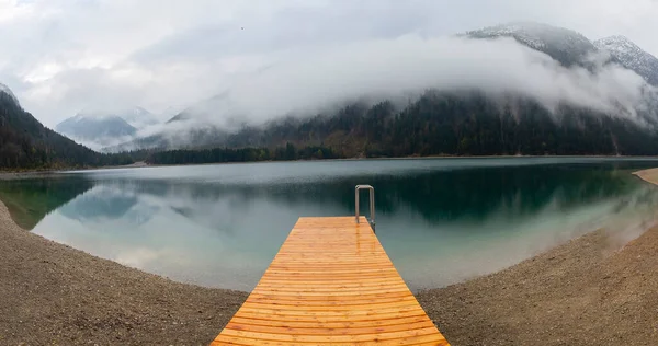 Widok Góry Austriackiego Jeziora Plansee Jego Turkusowa Woda Głębokie Zielone — Zdjęcie stockowe