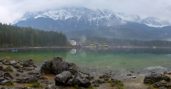 Jezioro Eibsee Bavaria Niemcy Przyroda Krajobrazy Europejskie Alpy Góry Zugspitze — Zdjęcie stockowe