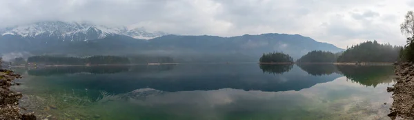 Lago Eibsee Bavaria Germany Naturaleza Paisajes Europa Alpes Montaña Zugspitze — Foto de Stock