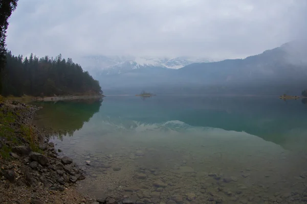 Jezioro Eibsee Bavaria Niemcy Przyroda Krajobrazy Europejskie Alpy Góry Zugspitze — Zdjęcie stockowe