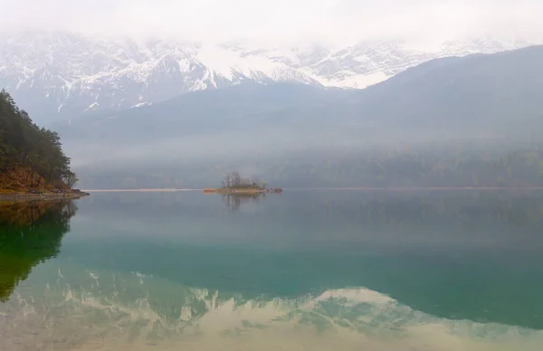 Lago Eibsee Bavaria Germany Naturaleza Paisajes Europa Alpes Montaña Zugspitze — Foto de Stock