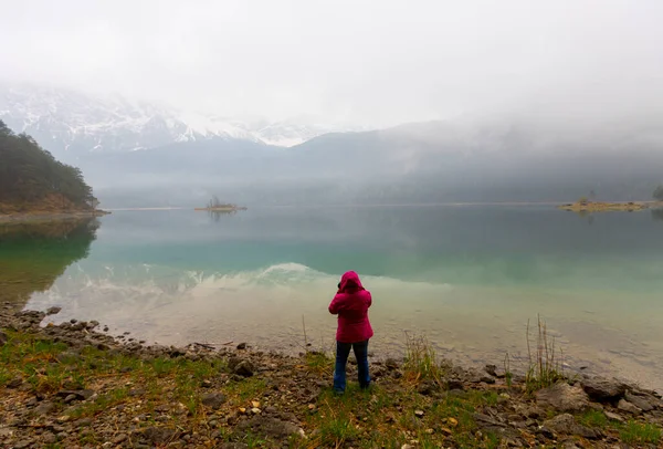 Eibsee Bavyera Gölü, birçok doğa manzarası Avrupa Alpleri dağ zugspitze.