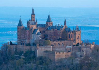 Hohenzollern Kalesi Swabian Alpleri'nde - Baden Wurttemberg, Almanya görünümünü