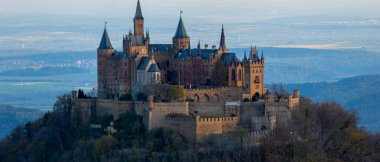 Hohenzollern Kalesi Swabian Alpleri'nde - Baden Wurttemberg, Almanya görünümünü