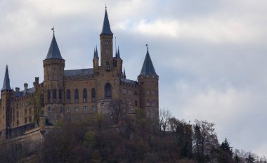 Hohenzollern Kalesi Swabian Alpleri'nde - Baden Wurttemberg, Almanya görünümünü