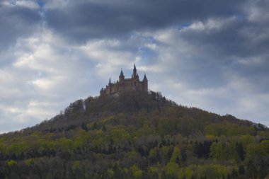 Hohenzollern Kalesi Swabian Alpleri'nde - Baden Wurttemberg, Almanya görünümünü