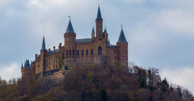 Hohenzollern Kalesi Swabian Alpleri'nde - Baden Wurttemberg, Almanya görünümünü