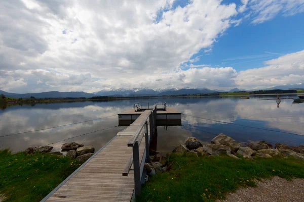 Uitzicht Hopfensee Met Het Tannheim Gebergte Achtergrond Allgu Schwaben Beieren — Stockfoto