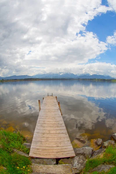 Vista Del Hopfensee Con Las Montañas Tannheim Fondo Allgu Schwaben —  Fotos de Stock