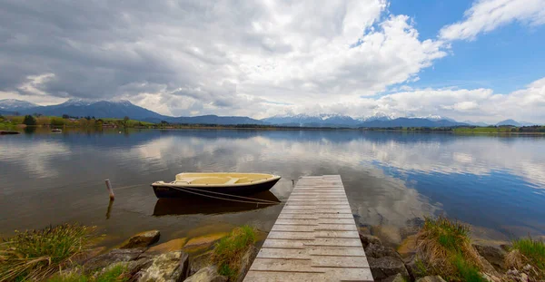 Blick Auf Den Hopfensee Mit Den Tannheimer Bergen Hintergrund Allgäu — Stockfoto