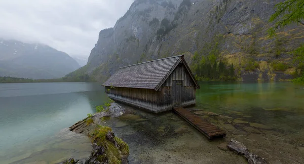 Άλπεις Βουνά Και Λίμνη Obersee Καλοκαίρι Ομίχλη Στο Παρασκήνιο Konigsee — Φωτογραφία Αρχείου