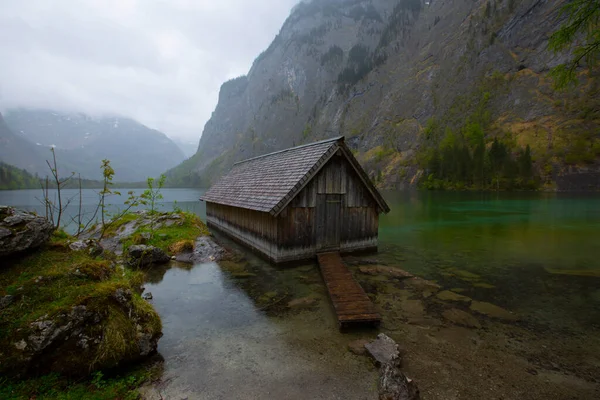 Alpes Montagnes Lac Obersee Été Avec Brume Arrière Plan Parc — Photo