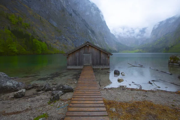 Alperna Bergen Och Sjön Obersee Sommar Med Haze Bakgrunden Konigsee — Stockfoto