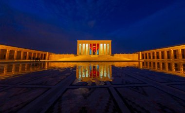 Anitkabir, Türkiye Cumhuriyeti 'nin kurucusu Mustafa Kemal Atatürk' ün mozolesidir. Anitkabir, Türk halkının sık sık ziyaret ettiği tarihi yerlerden biri..