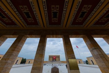 Anitkabir, Türkiye Cumhuriyeti 'nin kurucusu Mustafa Kemal Atatürk' ün mozolesidir. Anitkabir, Türk halkının sık sık ziyaret ettiği tarihi yerlerden biri..