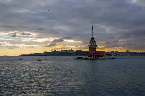 Fiery Sunset Bosphorus Famous Maiden Tower Kiz Kulesi Also Known — Stockfoto