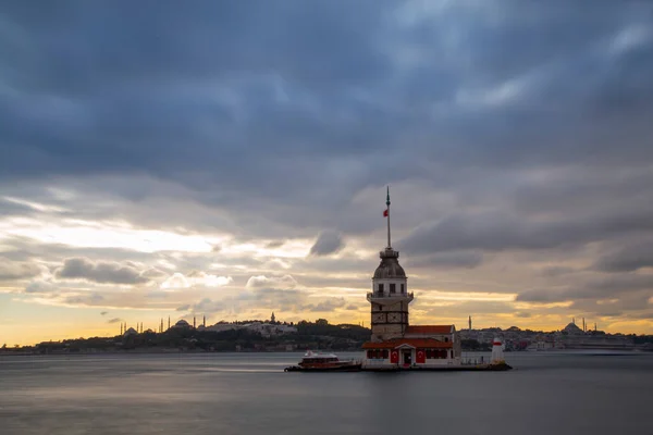 Fiery Sunset Bosphorus Famous Maiden Tower Kiz Kulesi Also Known — Foto Stock
