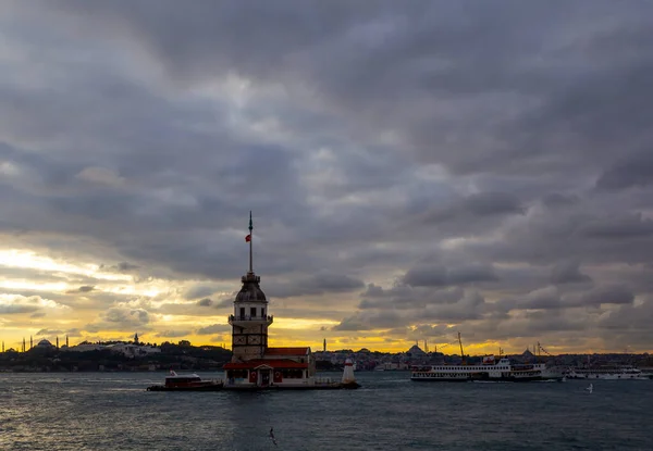 Fiery Sunset Bosphorus Famous Maiden Tower Kiz Kulesi Also Known — Foto Stock