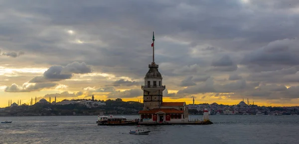 Fiery Sunset Bosphorus Famous Maiden Tower Kiz Kulesi Also Known — Stock Photo, Image