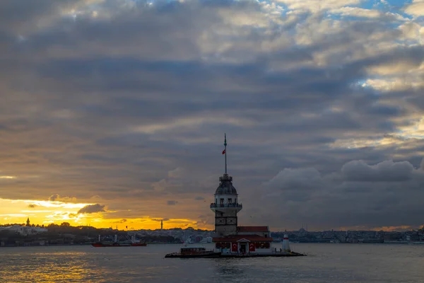 Fiery Sunset Bosphorus Famous Maiden Tower Kiz Kulesi Also Known — Fotografie, imagine de stoc